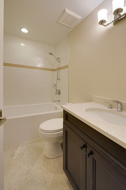 1005-Queens-Glenview - Second  Bathroom - Globex Developments Custom Homes