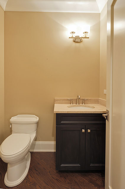 1005-Queens-Glenview - Guest-Bathroom - Globex Developments Custom Homes