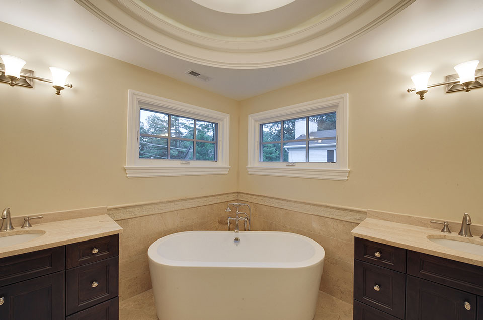 1005-Queens-Glenview - Master-Bathroom-Tub - Globex Developments Custom Homes