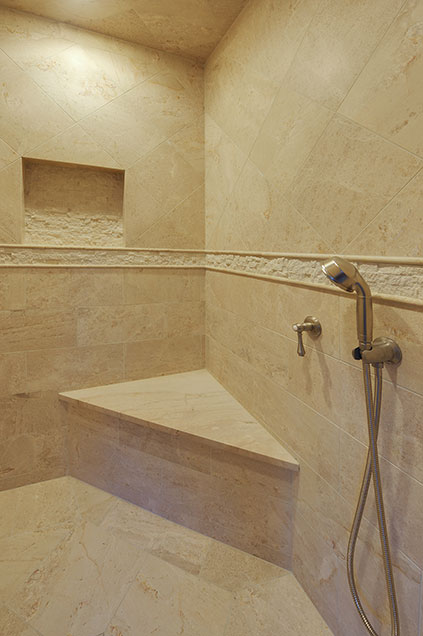 1005-Queens-Glenview - MasterBathroom-Shower-Detail - Globex Developments Custom Homes