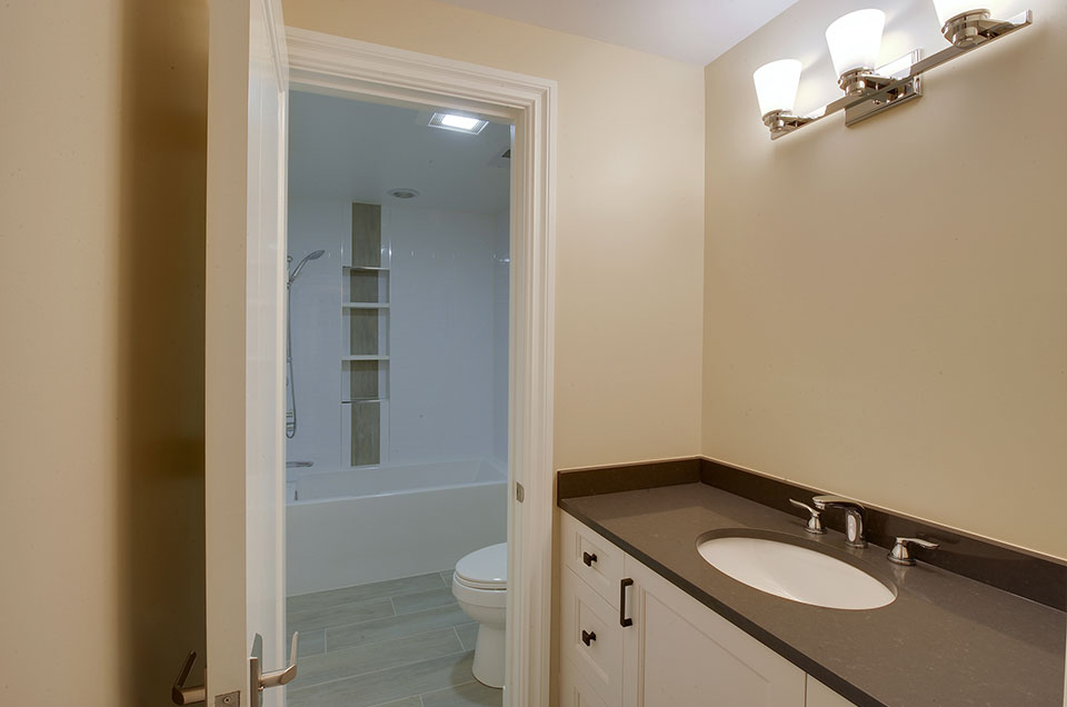 1005-Queens-Glenview - Second  Bathroom - Globex Developments Custom Homes