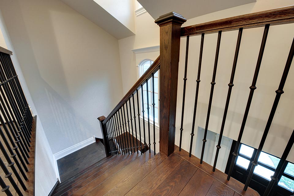 1216-Raleigh-Glenview - Staircase Top - Globex Developments Custom Homes
