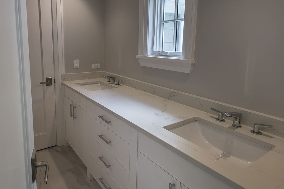 1525-Canterbury-Glenview - Bathroom White Vanity - Globex Developments Custom Homes