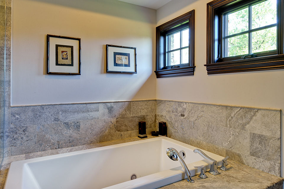 316-Luthin-Oak-Brook - Master Bathroom Tub - Globex Developments Custom Homes