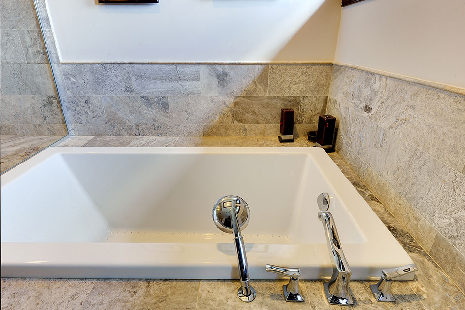 316-Luthin-Oak-Brook - Master Bathroom detail - Globex Developments Custom Homes