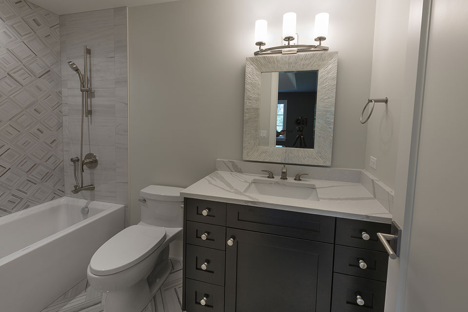 Glenview-Custom-100 - Bathroom, Vanity - Globex Developments Custom Homes