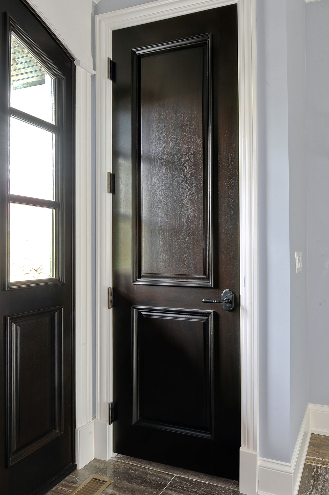 1044-Woodlawn-Glenview - Front-Closet-Door - Globex Developments Custom Homes