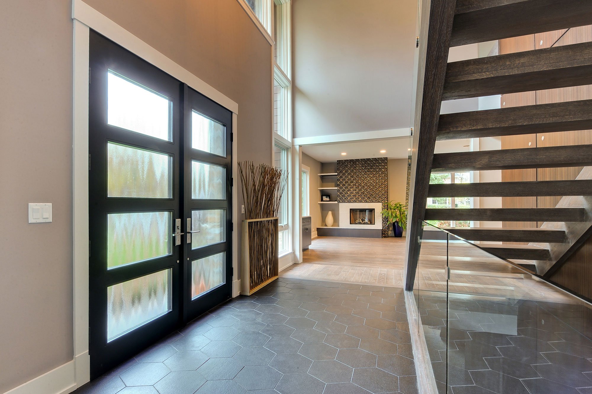 Modern Front Door, Foyer, Globex Developments - Glenview Custom Homes Builder