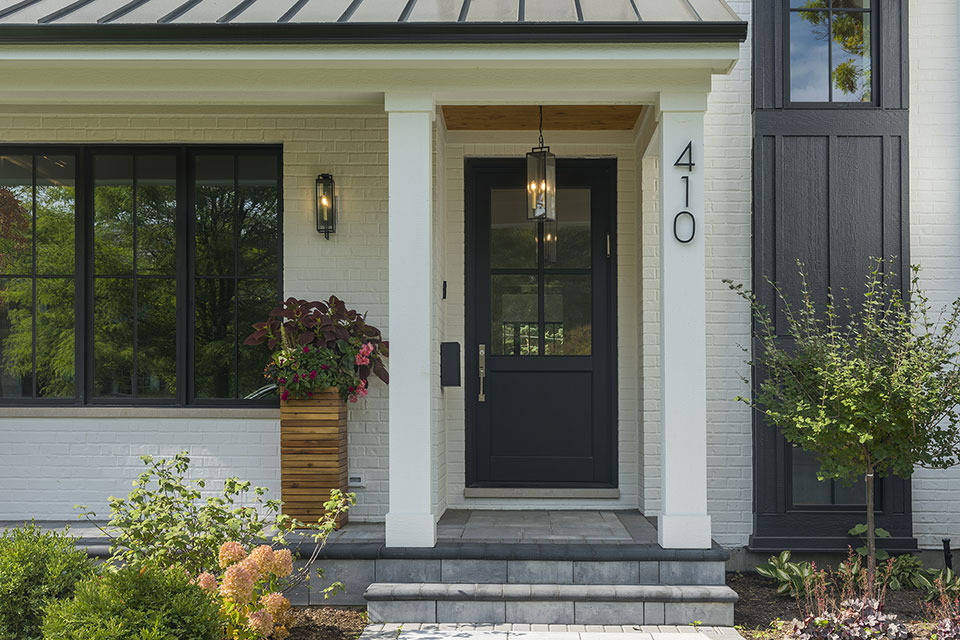 410-Branch-Glenview - 004-Classic-Front-Door - Globex Developments Custom Homes