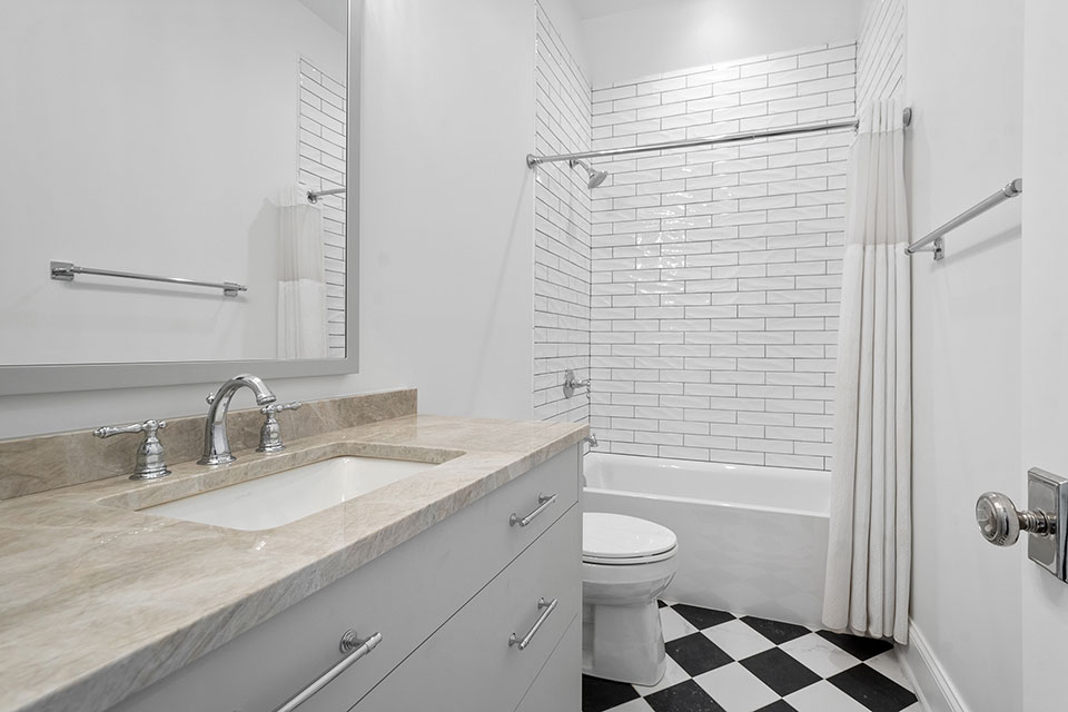 Glenview-Custom-Home-103 - Bathroom - Globex Developments Custom Homes