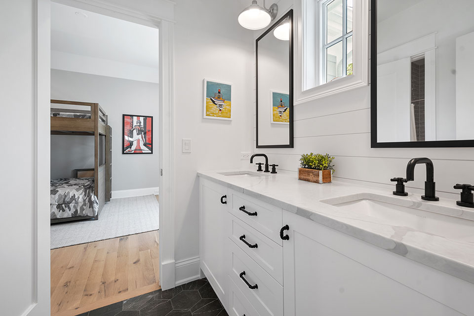 Glenview-Custom-Home-103 - Jack and Jill Bathroom - Globex Developments Custom Homes