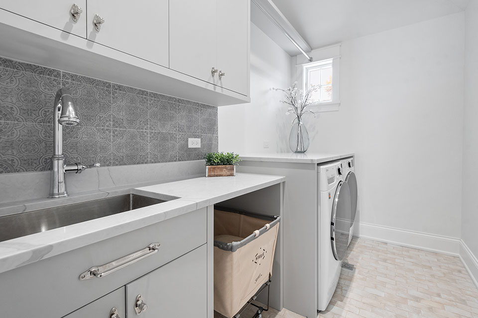 Glenview-Custom-Home-103 - Laundry - Globex Developments Custom Homes