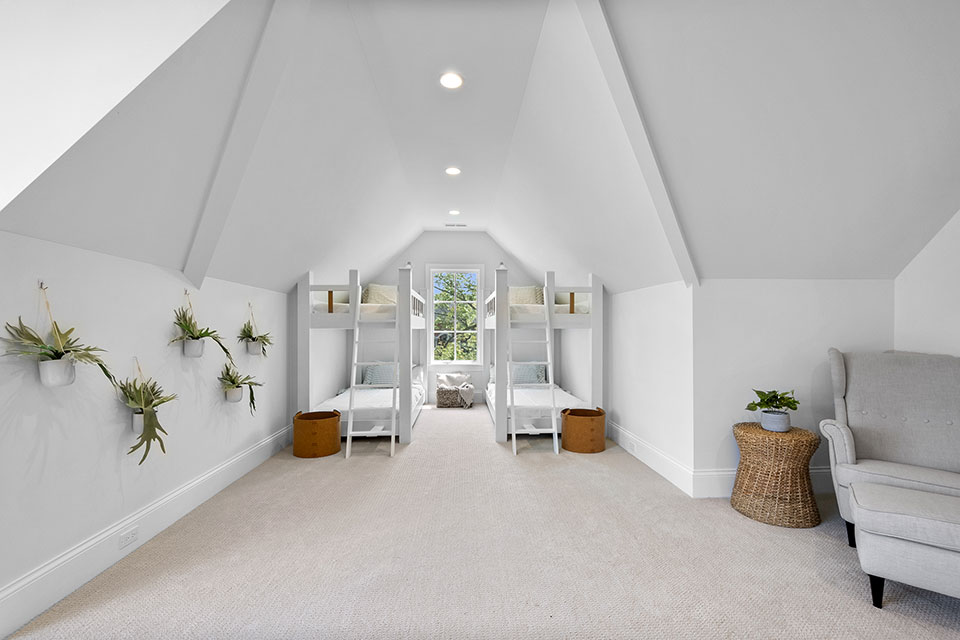 Glenview-Custom-Home-105 - Attic Bedroom - Globex Developments Custom Homes
