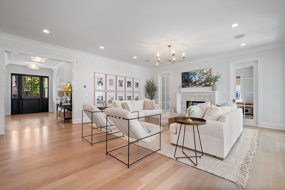 Glenview-Custom-Home-105 - Entrance and Living Room - Globex Developments Custom Homes