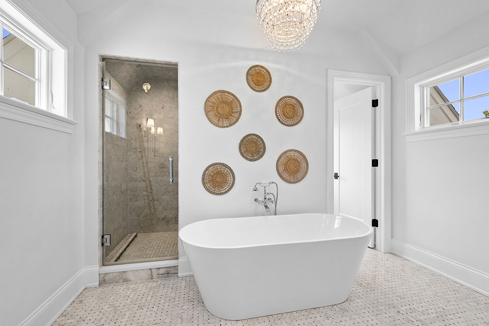 Glenview-Custom-Home-105 - Master Bathroom tub - Globex Developments Custom Homes