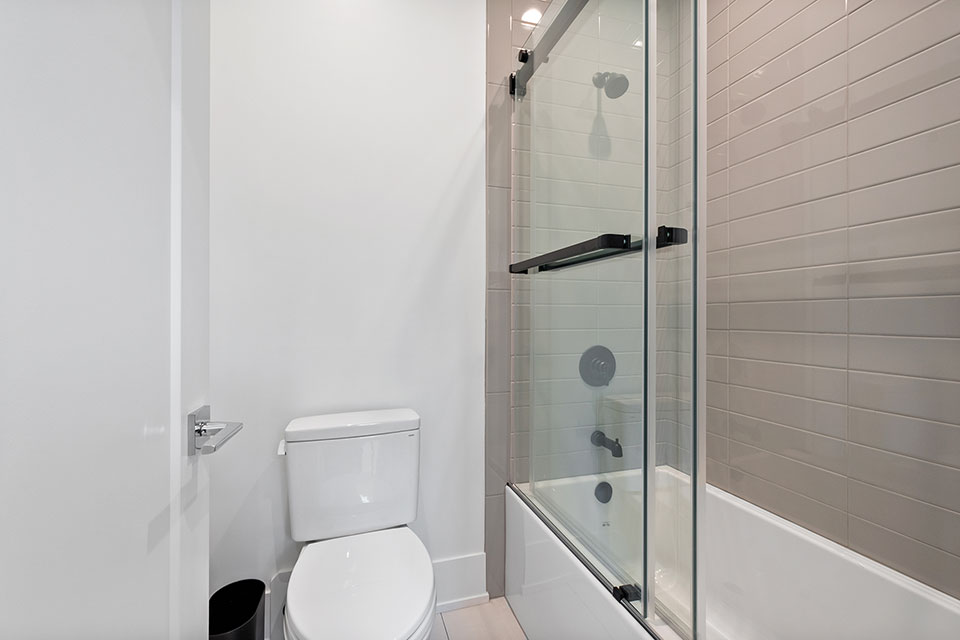 Glenview-Custom-Home-106 - Bath Tub - Globex Developments Custom Homes