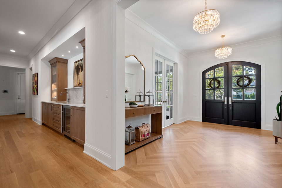 Glenview-Custom-Home-107 - Foyer Butler's Pantry - Globex Developments Custom Homes