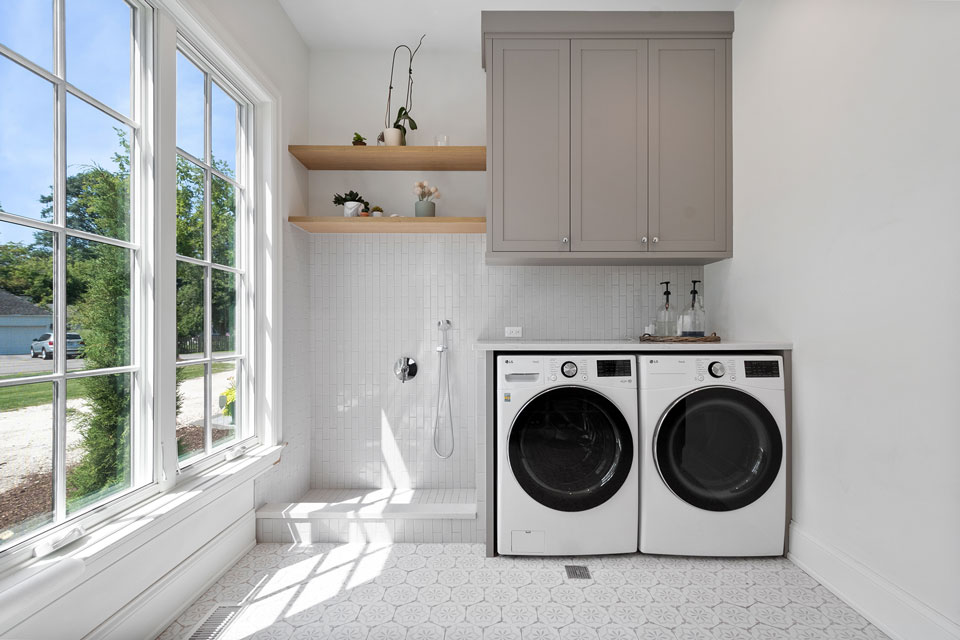 Glenview-Custom-Home-107 - Mudroom Laundry and Dog Shower - Globex Developments Custom Homes