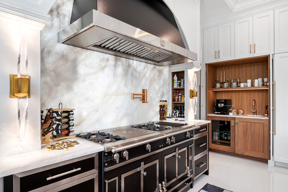 Northfield-Custom-Home-102 - Kitchen Stove - Globex Developments Custom Homes