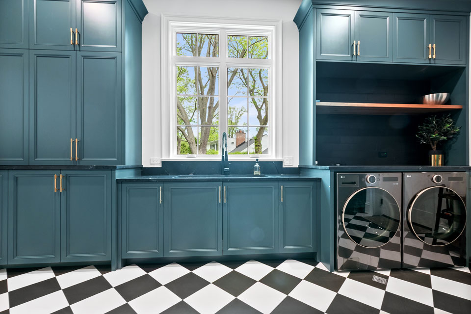 Northfield-Custom-Home-102 - Mudroom Laundry - Globex Developments Custom Homes
