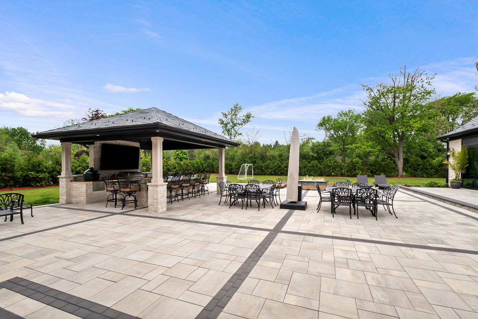 Northfield-Custom-Home-102 - Outdoor Kitchen Wide View - Globex Developments Custom Homes